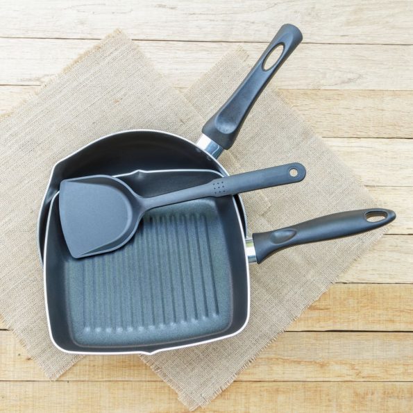 perbedaan teflon dan wajan